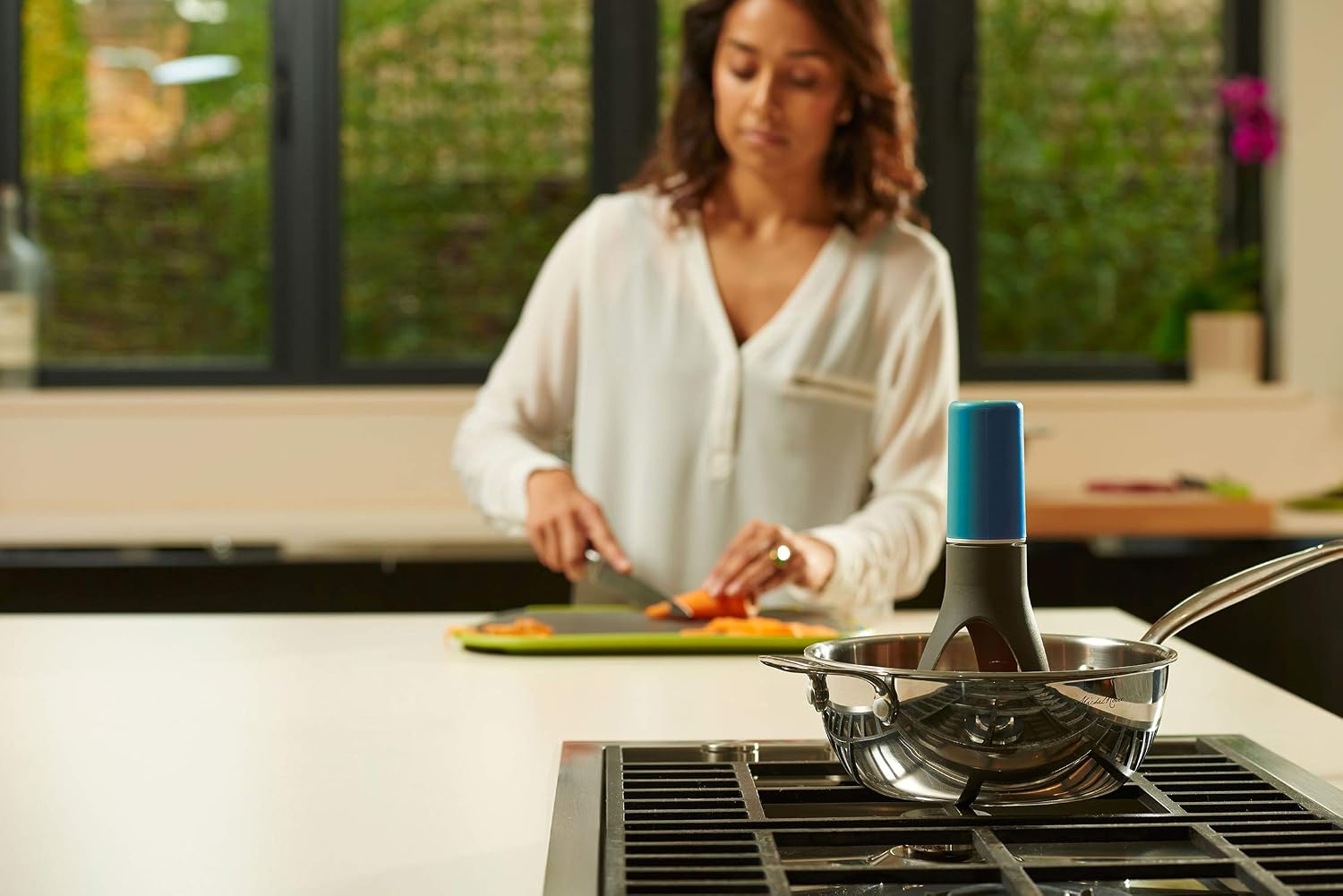 Stirr - the Unique Automatic Pan Stirrer - with LED Speed Indicator, Red